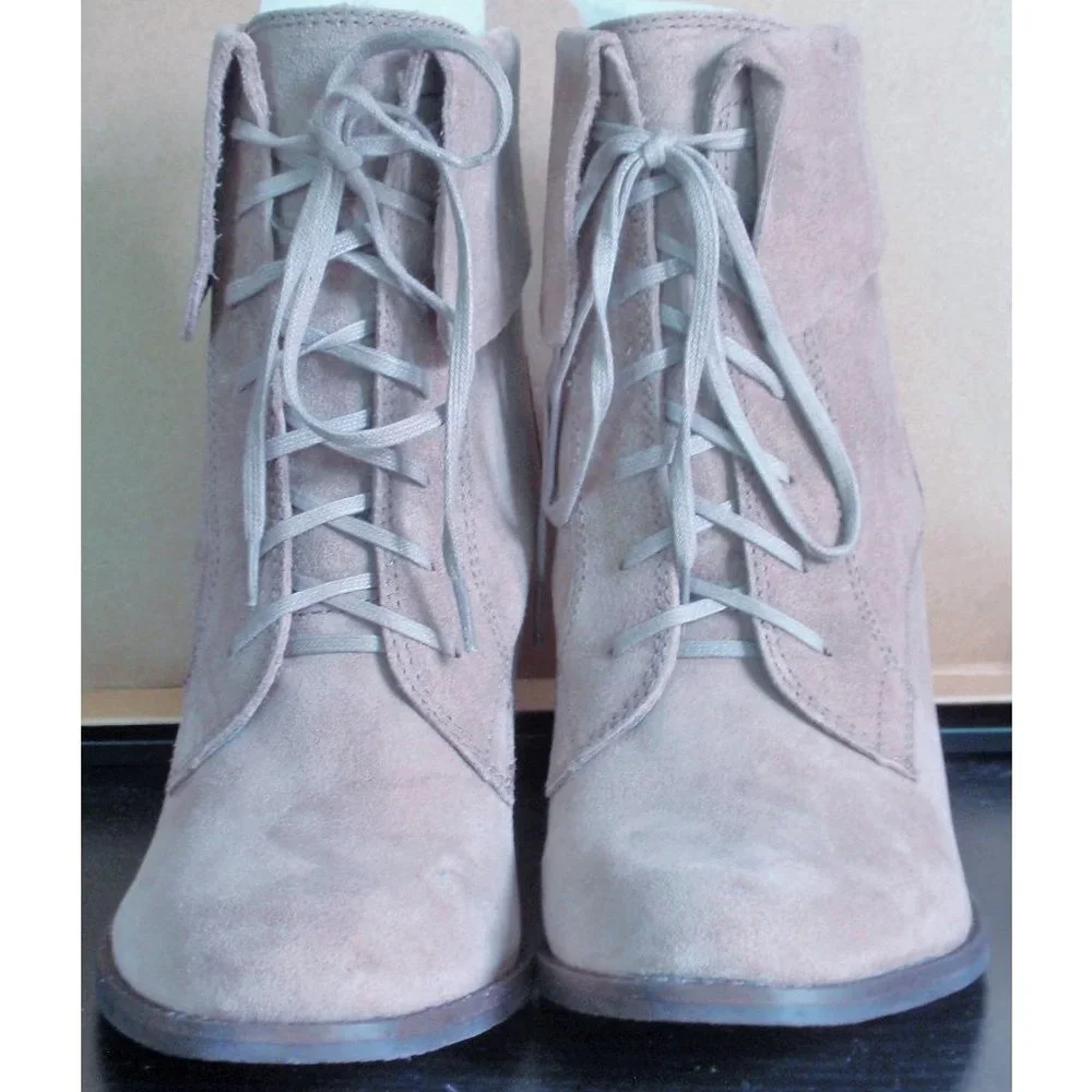 LUCKY BRAND SUEDE GRAY TAUPE LACE-UP WEDGE CUFFED ANKLE BOOT 8 NWT